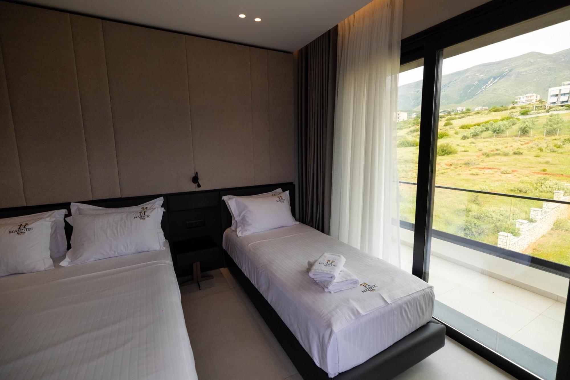 Hotel Majestic Radhime Ngoại thất bức ảnh